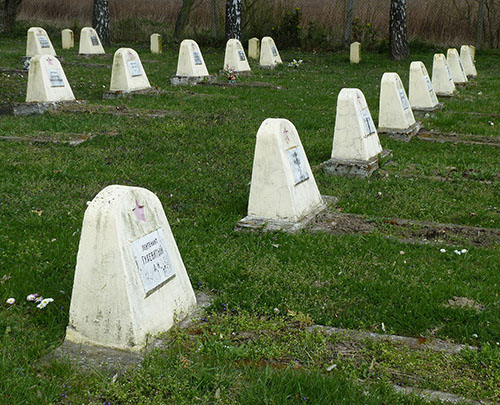 Sovjet Oorlogsbegraafplaats Hustopece #2