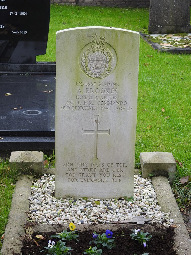 Commonwealth War Graves Protestant Churchyard Waspik #3