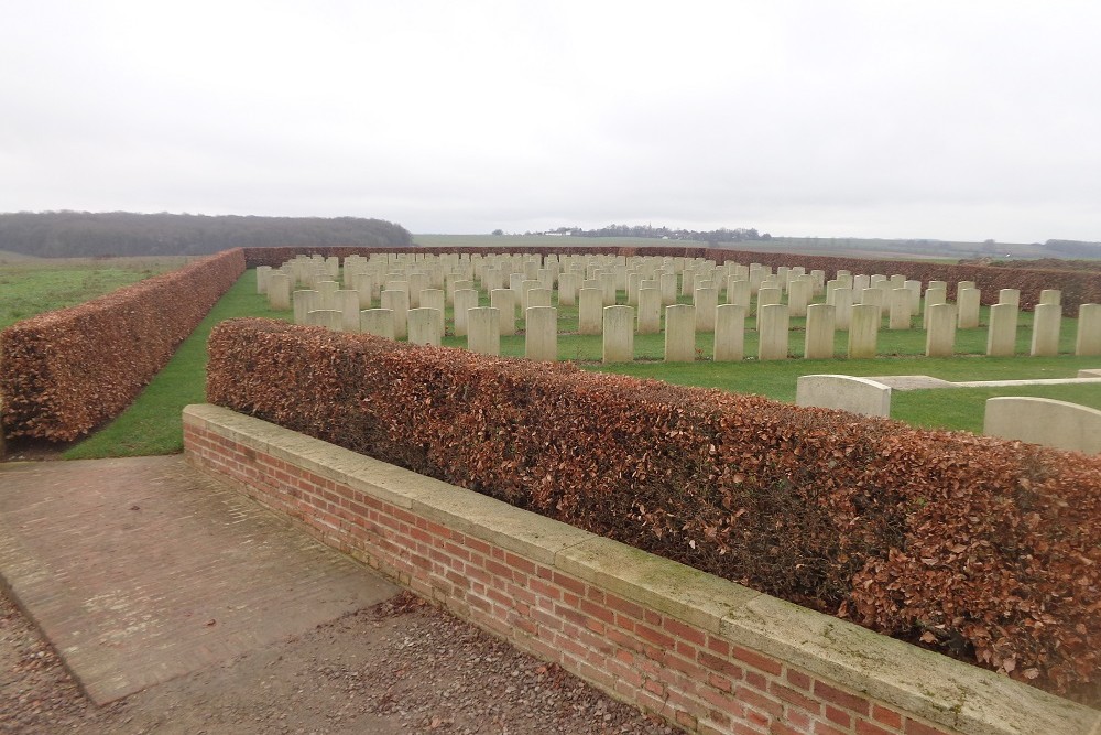 Commonwealth War Cemetery Longueval Road #1