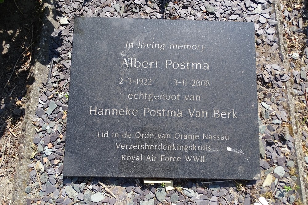 Grave Albert Postma General Cemetery Steenbergen