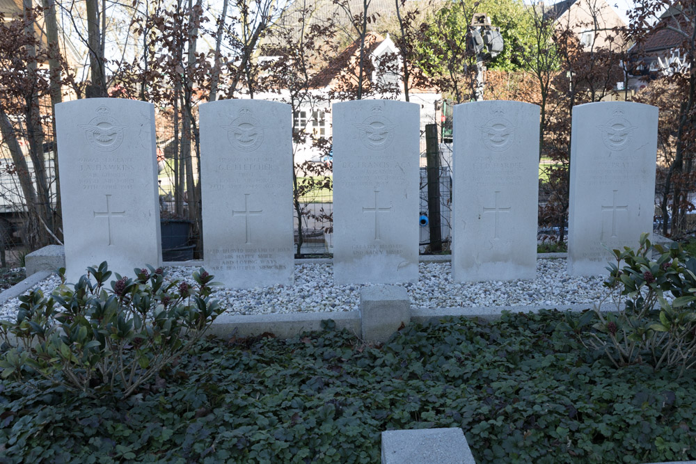 Commonwealth War Graves Protestant Churchyard Poederoijen #5