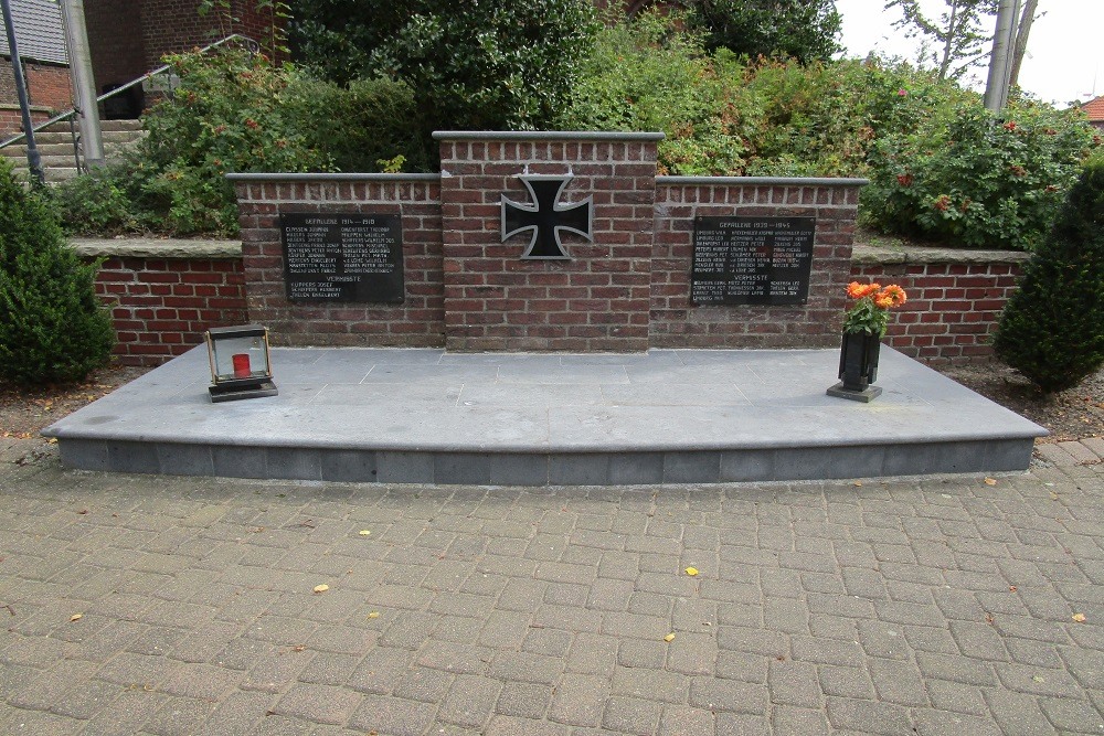 War Memorial Uetterath #1