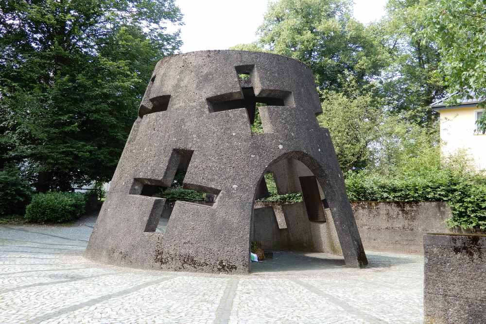 Oorlogsmonument Bad Meinberg #1