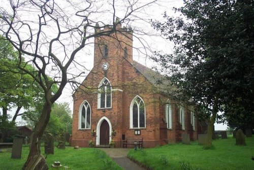 Oorlogsgraf van het Gemenebest St. Peter Churchyard