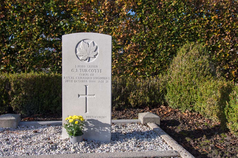 Commonwealth War Graves Gooreind Churchyard #3