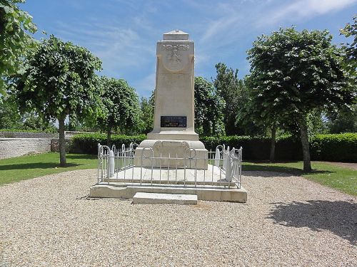 Oorlogsmonument Plassac #1