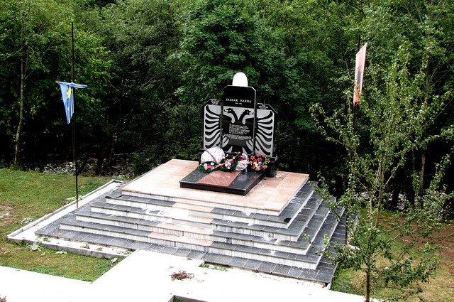 Monument Omgekomen Soldaten UCK