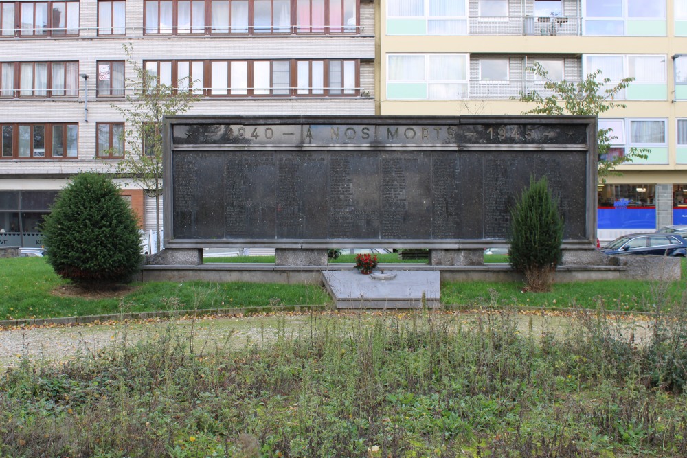 Memorial Second World War La Louvire