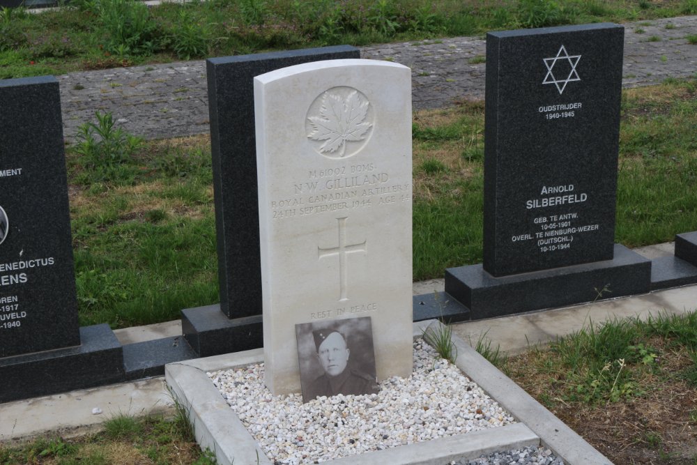 Commonwealth War Grave Wijnegem #2