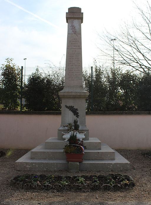 Oorlogsmonument Chozeau #1