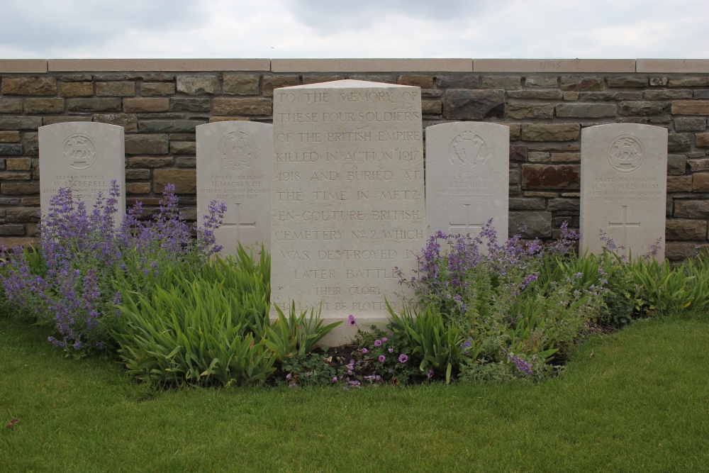 Commonwealth War Graves Metz-en-Couture Extension #4