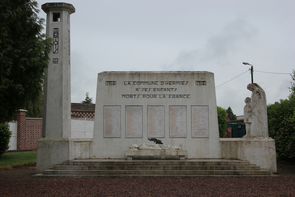 Oorlogsmonument Hermies #1