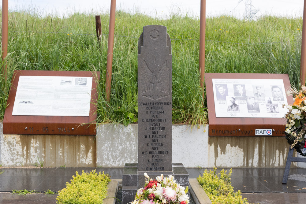 Memorial Lancaster JB409