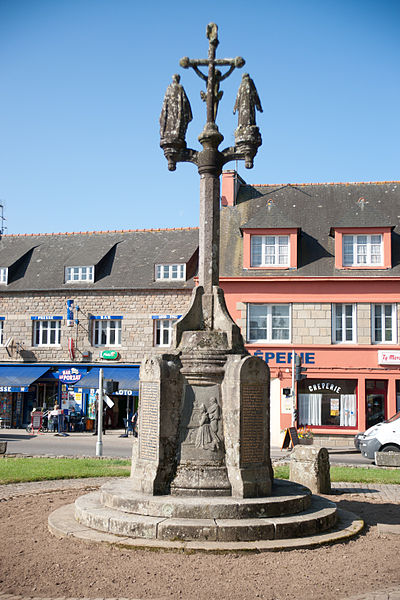 War Memorial Plonvez-Porzay #1