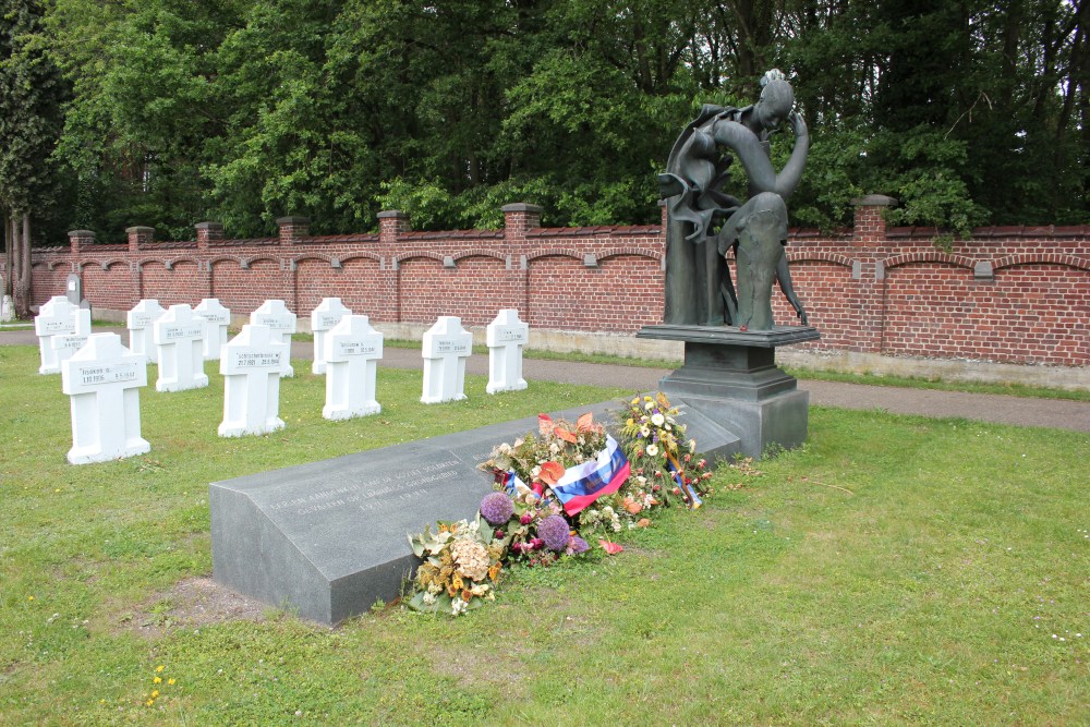 Russisch Monument Begraafplaats Genk #1