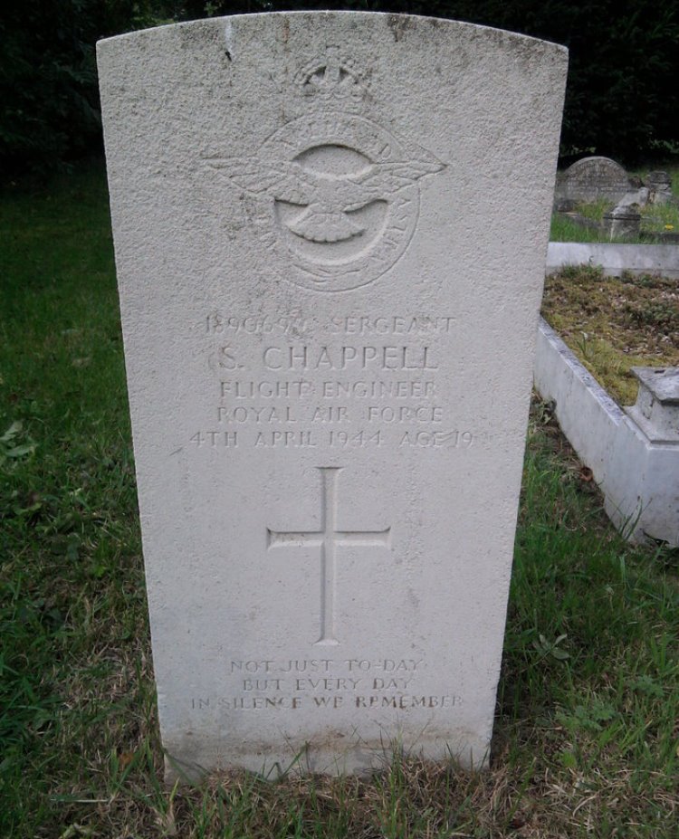 Commonwealth War Grave St. Nicholas Churchyard