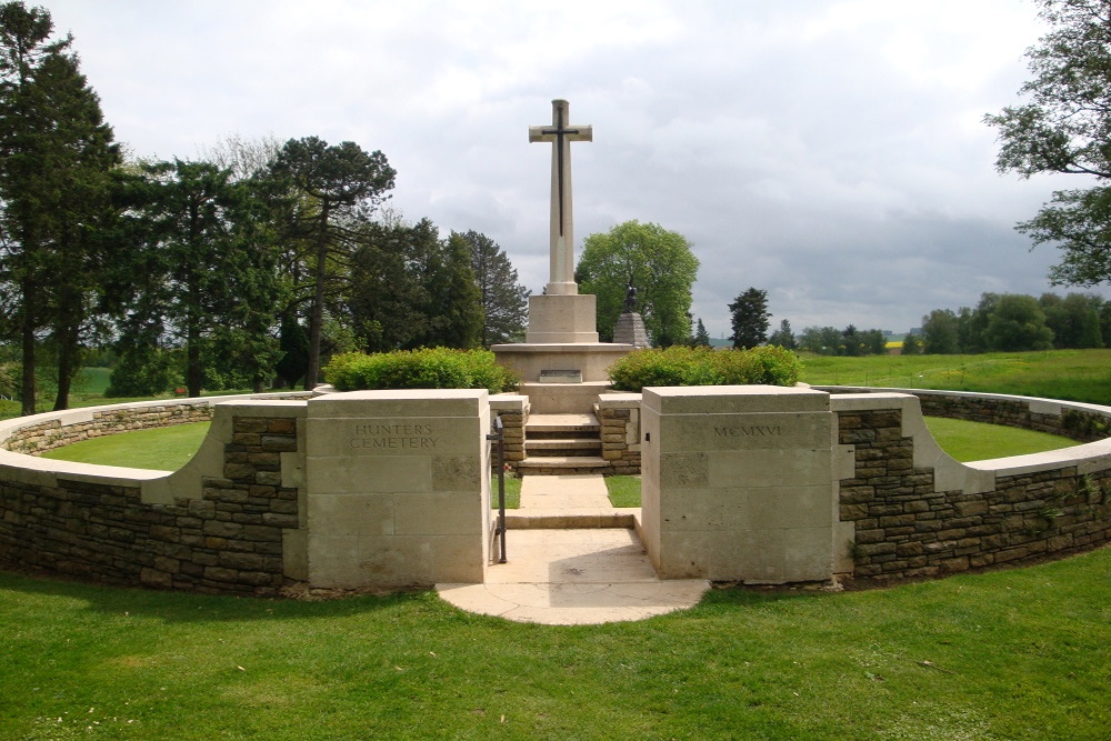 Commonwealth War Cemetery Hunter's