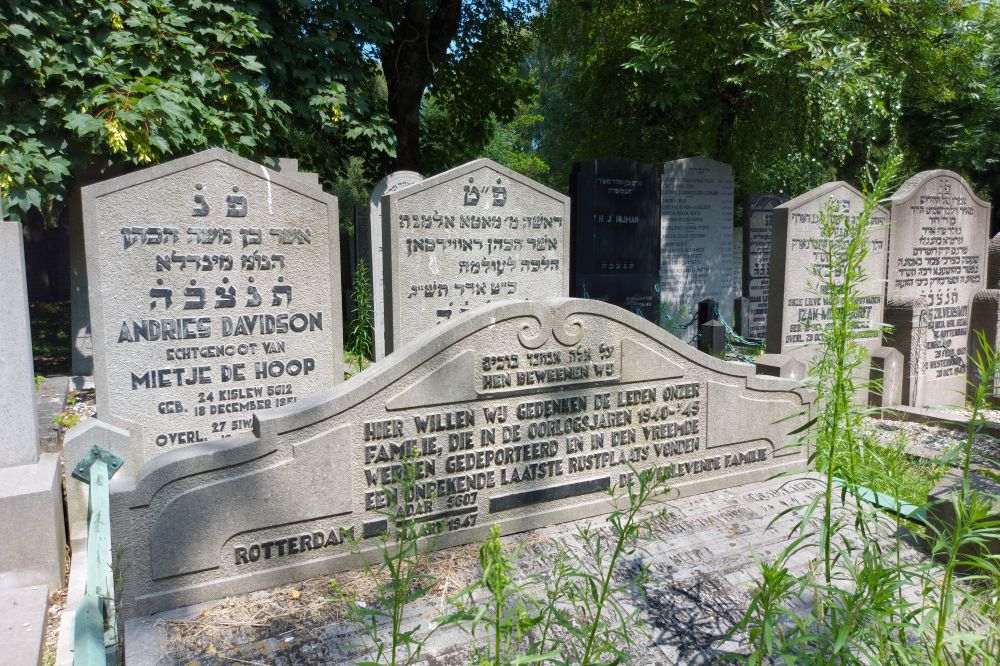 Dutch War Graves Jewish Cemetery Toepad #3