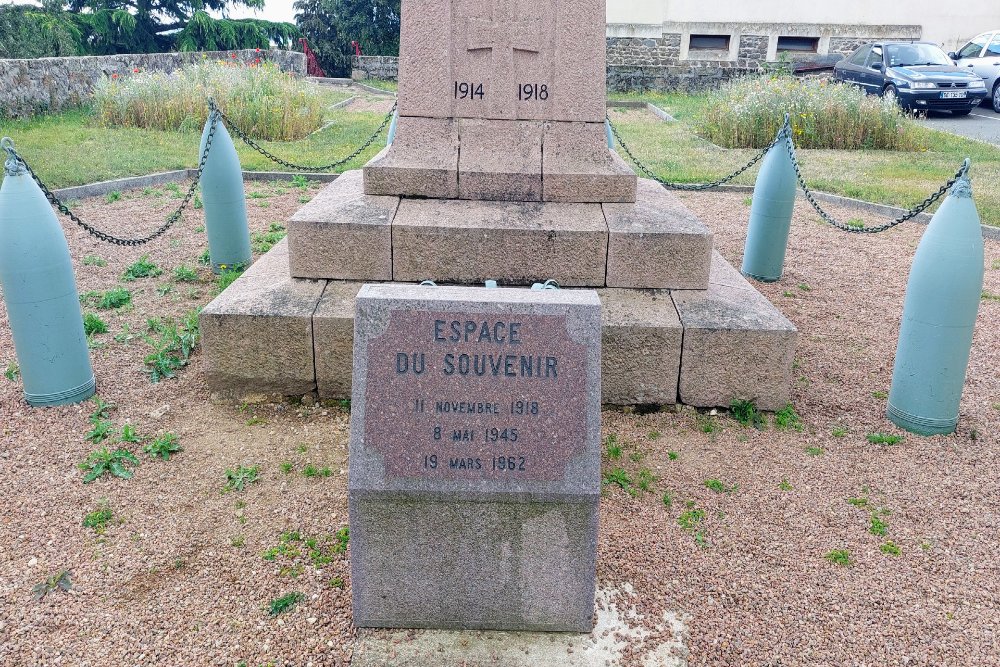 War Memorial Duerne #3