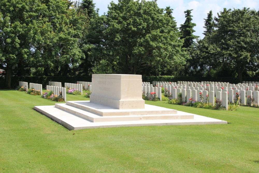 Commonwealth War Cemetery Gouzeaucourt New #3