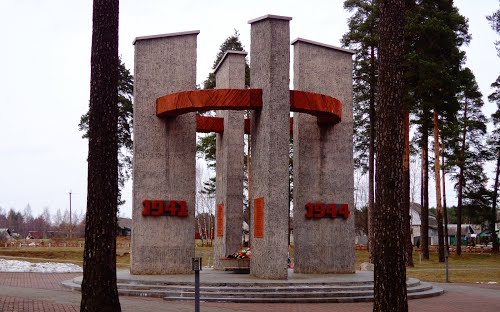 Monument Concentratiekamp Baravucha #1