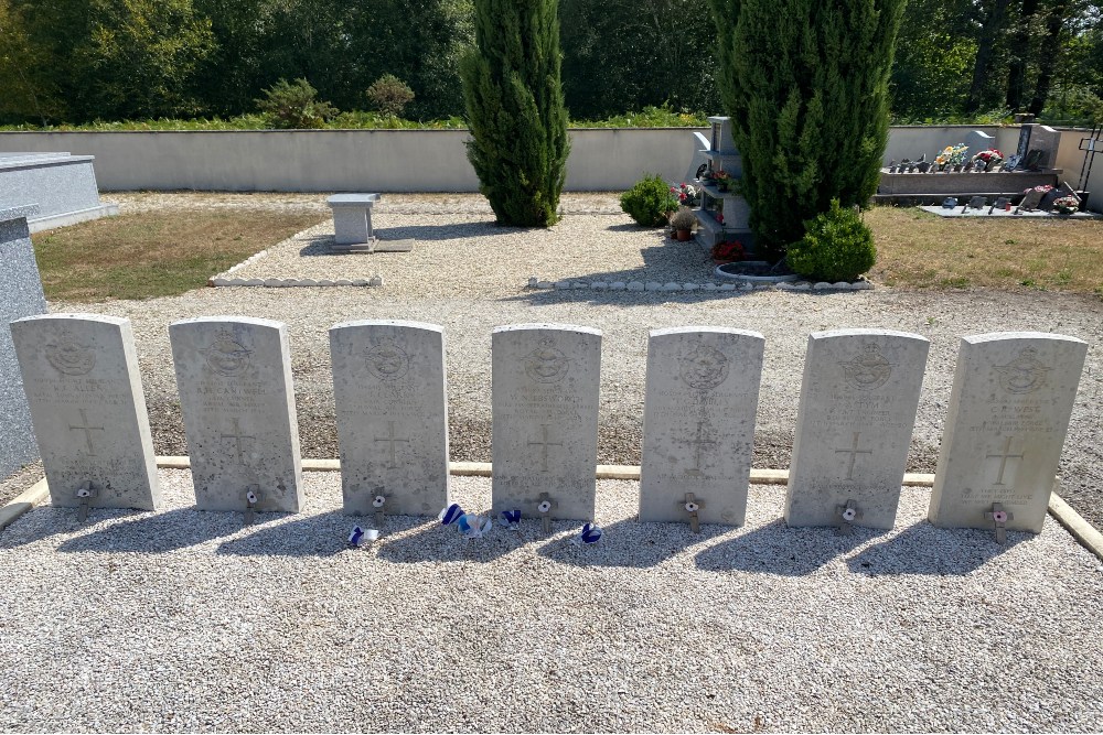 Oorlogsgraven van het Gemenebest Naujac-sur-Mer #2
