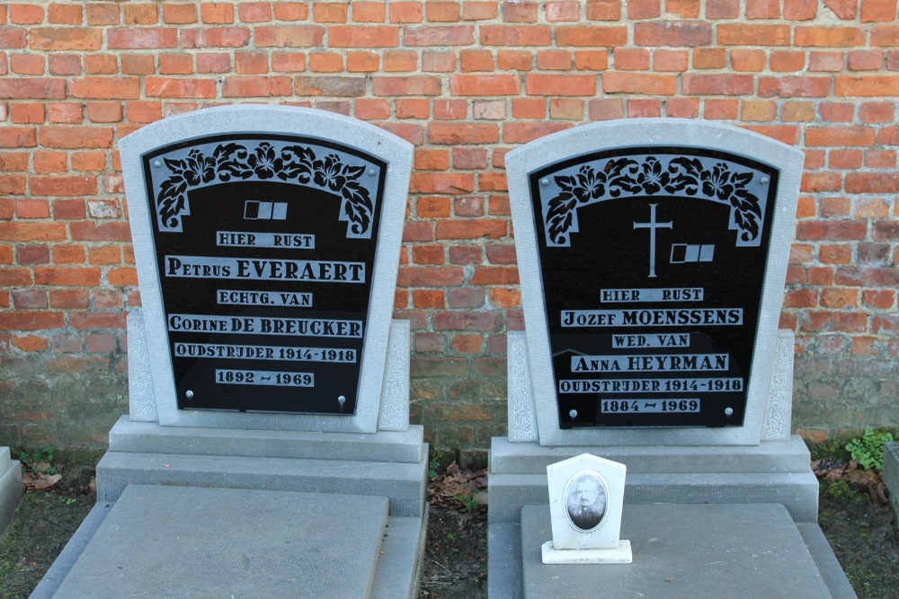 Belgian Graves Veterans Vrasene