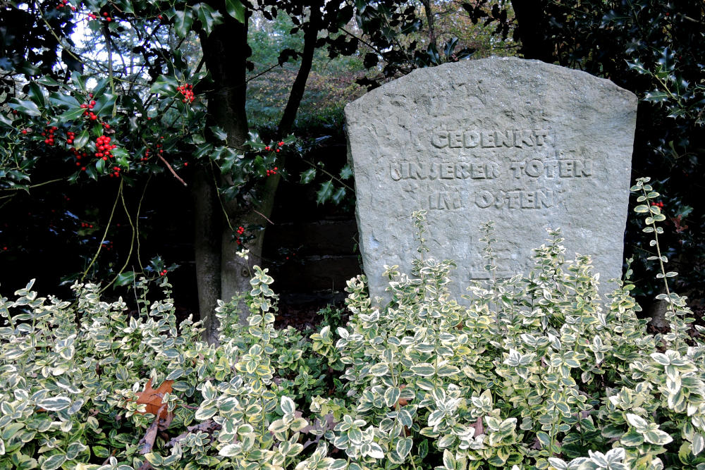 Monument Slachtoffers Oostfront Duitse Oorlogsbegraafplaats Donsbrüggen