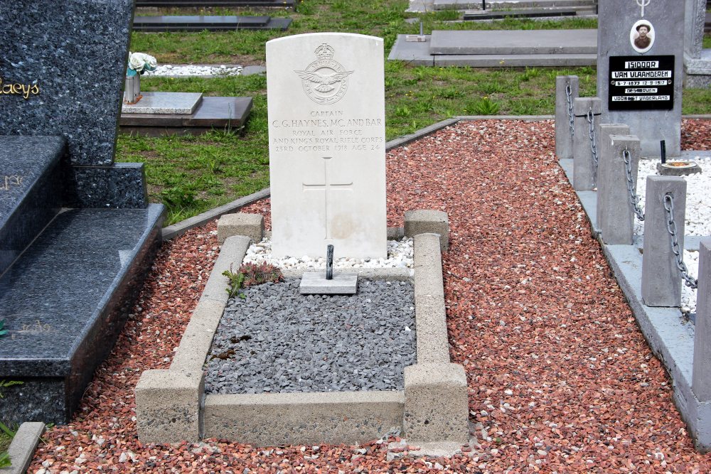 Commonwealth War Graves Boekhoute #2