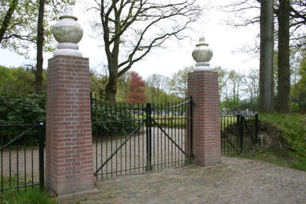 Dutch War Grave Uffelte #3