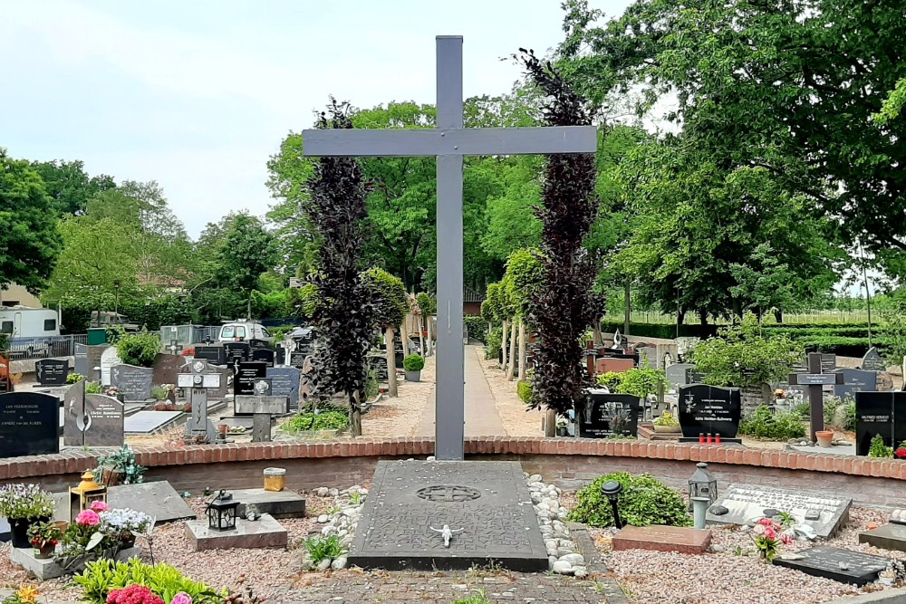 Voormalig Pools Oorlogsgraf Rooms Katholieke Begraafplaats Teteringen #1