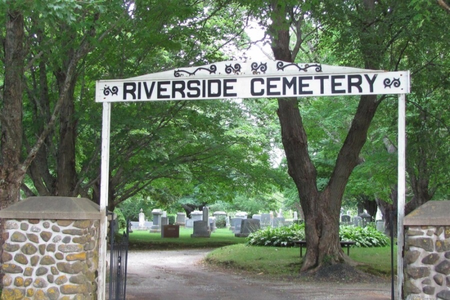 Commonwealth War Graves Riverside Cemetery