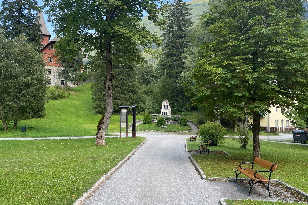 War Memorial Bckstein #1