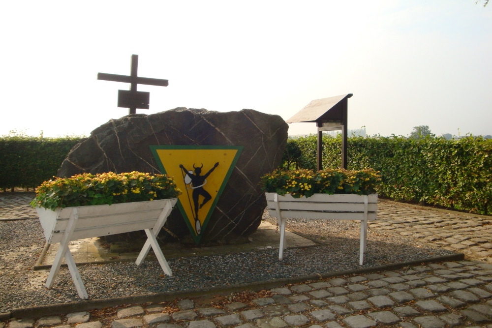 Monument Regiment Karabiniers-Cyclisten (Zwarte Duivels) Halen #2