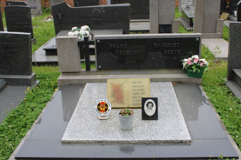 Belgische Graven Oudstrijders Tessenderlo Begraafplaats Hulst #1