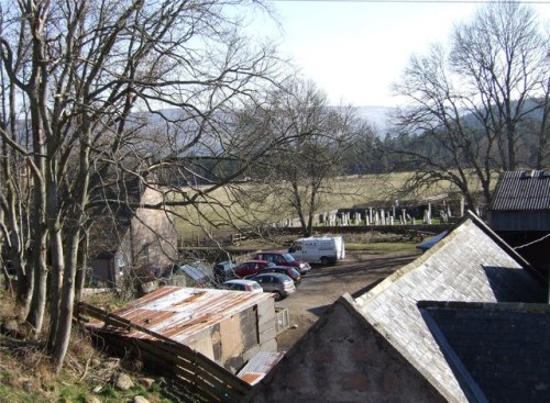 Commonwealth War Graves Bridge of Gairn Graveyard