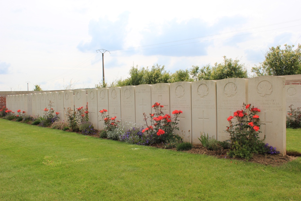 Commonwealth War Cemetery Crest #3