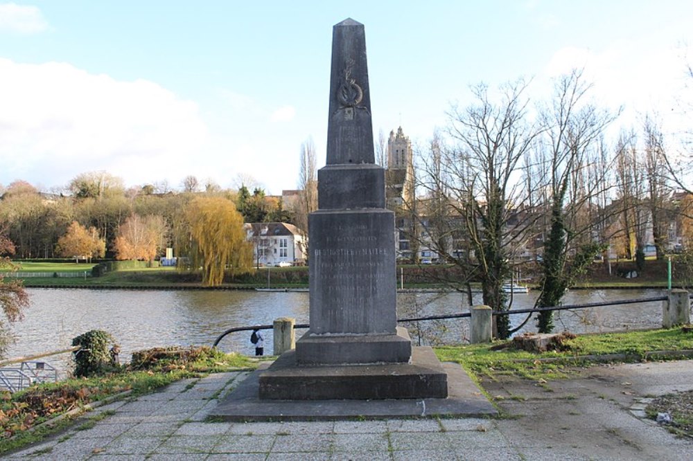 Monument Verdedigers Persan #1