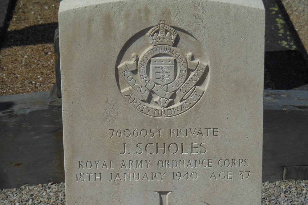 Commonwealth War Grave Nozay #2
