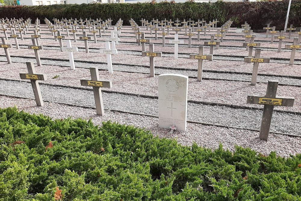 Commonwealth War Grave Vichy #1