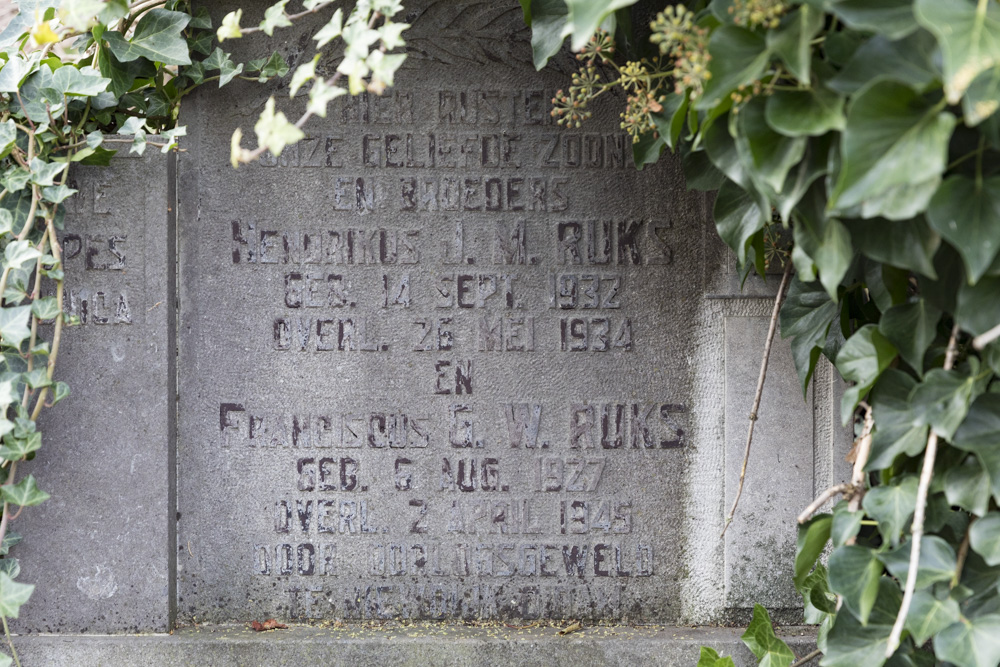 Dutch War Graves Roman Catholic Cemetery Lobith #4