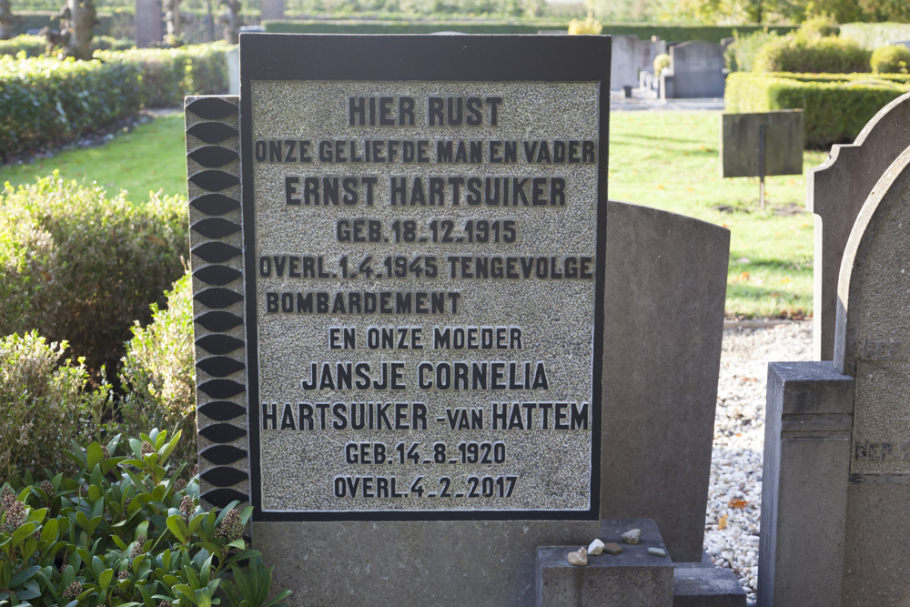 Dutch War Graves Municipal Cemetery Eck en Wiel #3