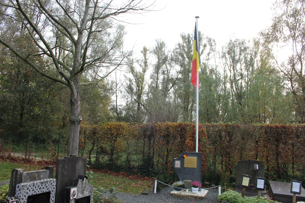 Oorlogsmonument Begraafplaats Waasmunster #1