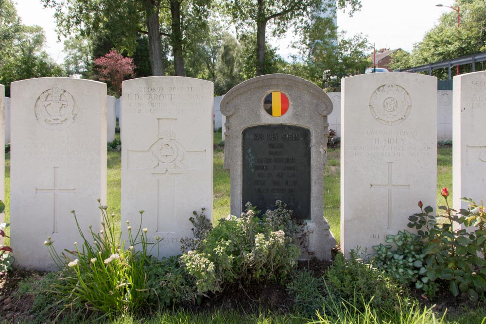 Commonwealth War Cemetery Zuydcoote Military Cemetery #3