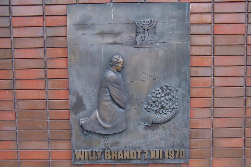 Monument Genuflection Willy Brandt
