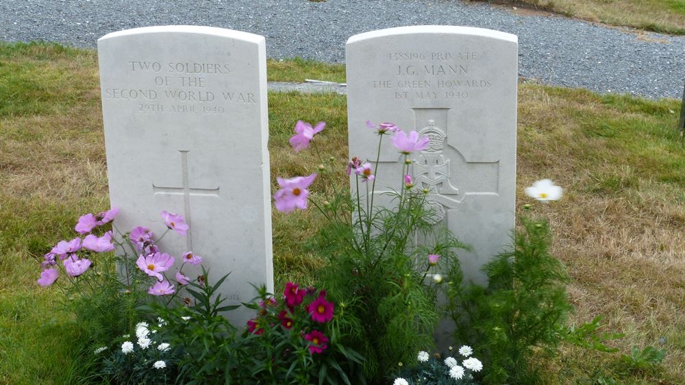 Oorlogsgraven van het Gemenebest Kerkhof Hen #1