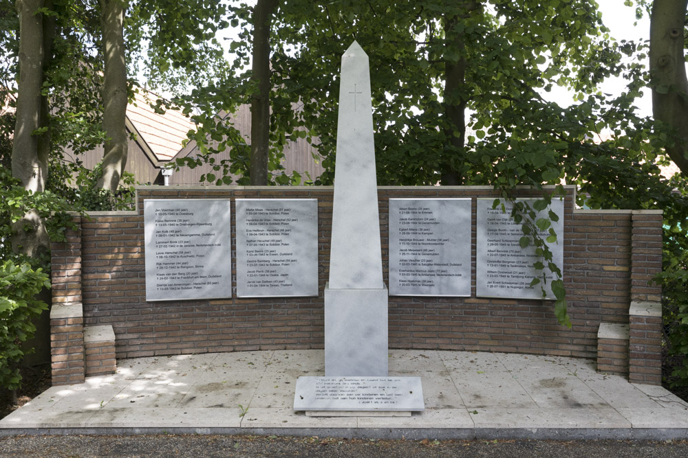 Oorlogsmonument Genemuiden #1