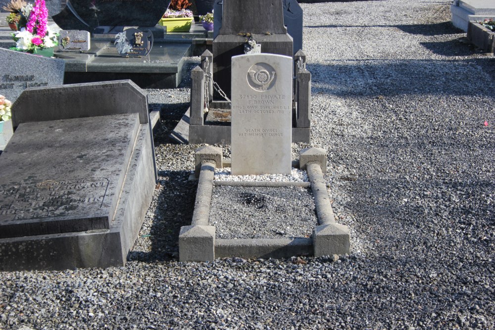 Commonwealth War Graves Houyet #2