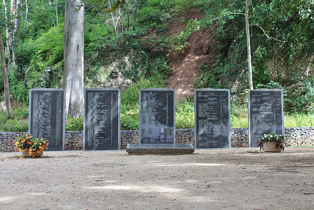 Monument Burgerslachtoffers Bombardement 23-12-1944 Malmedy #5