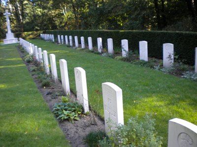 Commonwealth War Graves Sterksel (Providentia) #4